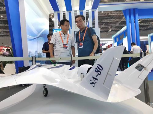 (国内外知名企业齐聚展会 记者 姜煜 摄) (国内外知名企业齐聚展会 记者 姜煜 摄)